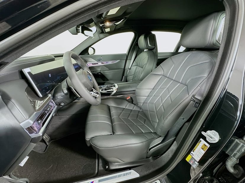 2026 BMW i7 - Image 16