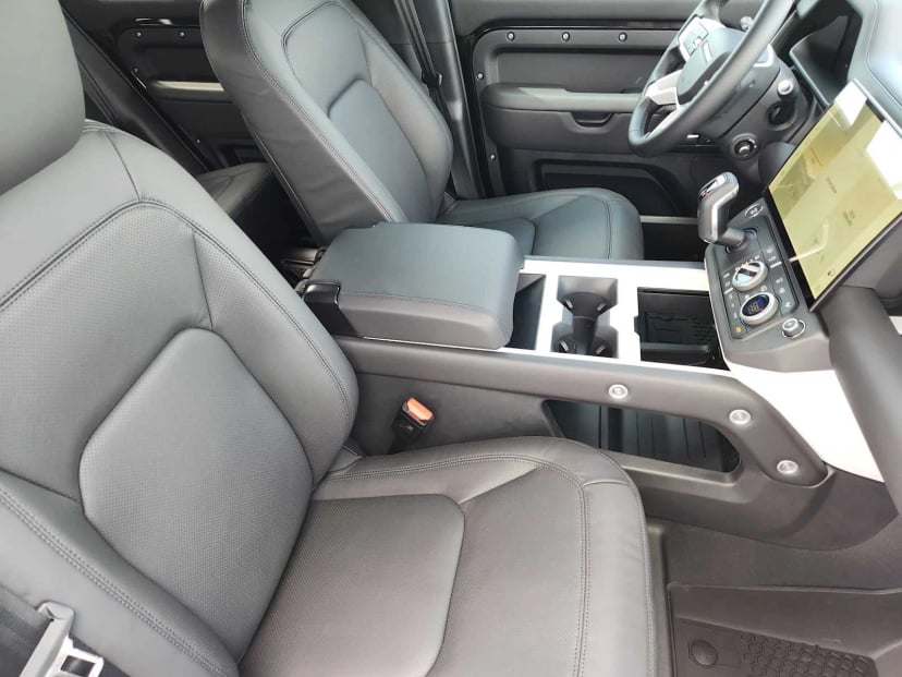2026 LAND ROVER Defender 110 - Image 13