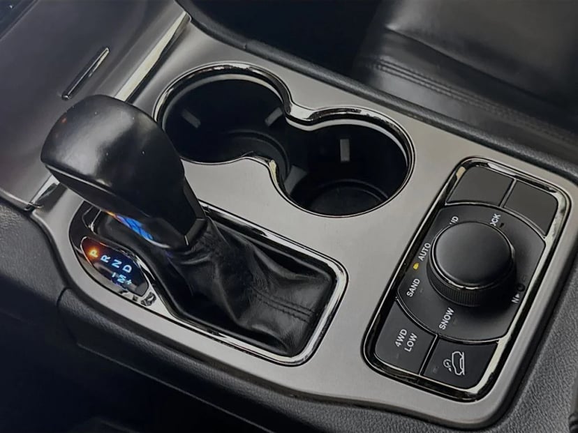 2020 Jeep Grand Cherokee - Image 19