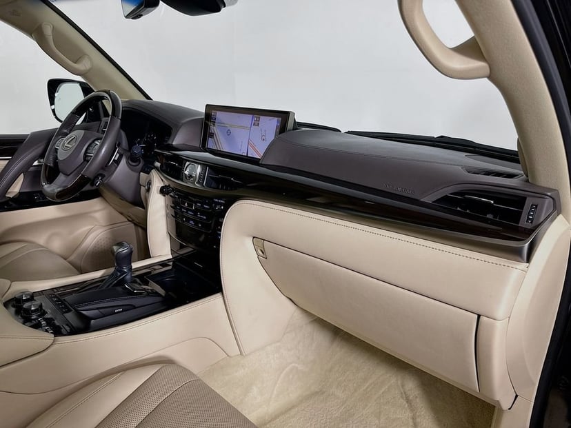 2018 Lexus LX - Image 30