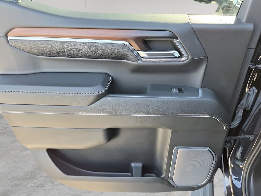 2024 GMC Sierra 1500 - Image 17