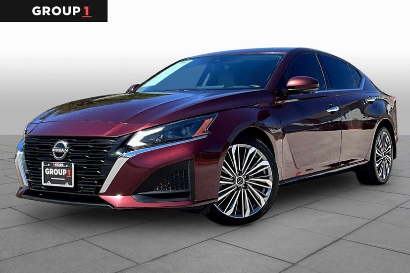 2023 Nissan Altima - Image 1