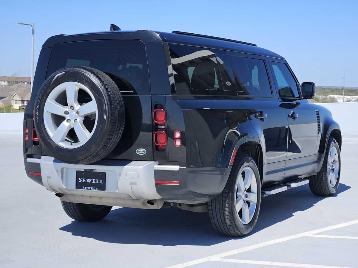 2023 Land Rover Defender - Image 7