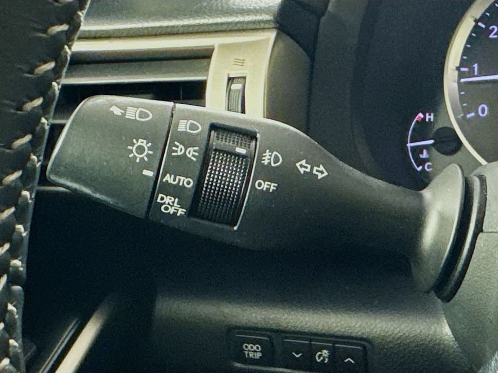 2014 LEXUS IS - Image 14