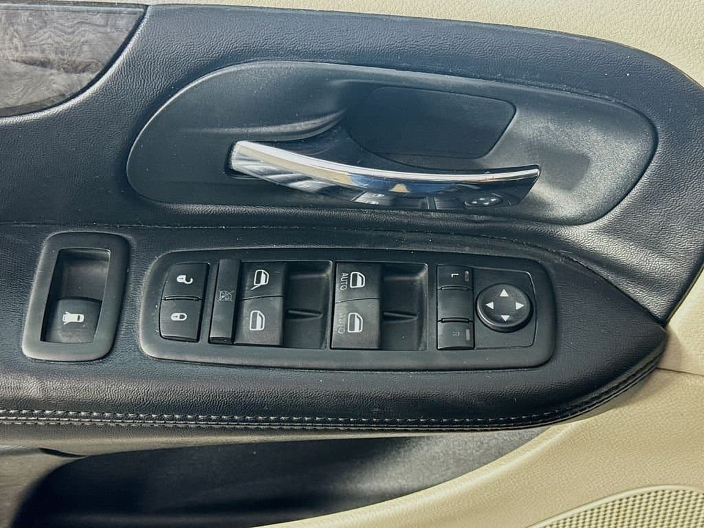 2012 DODGE Grand - Image 19