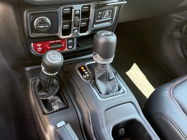 2025 Jeep Wrangler - Image 19