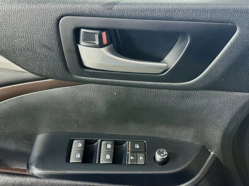 2018 Toyota Highlander - Image 21