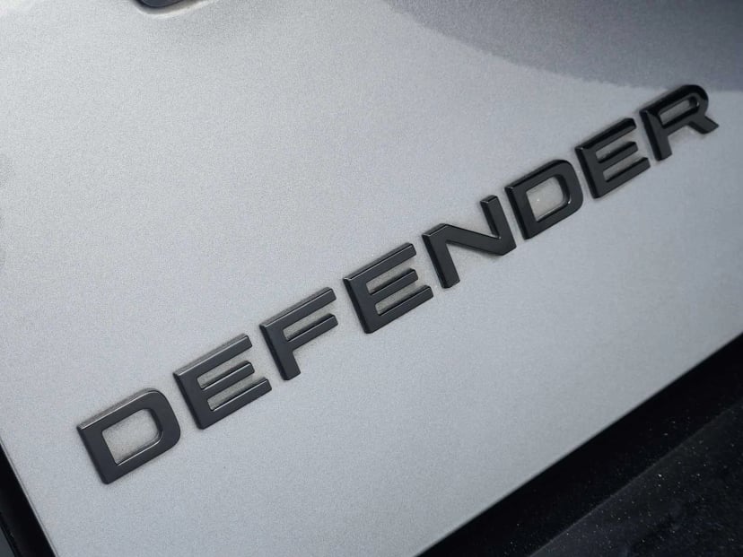 2024 Land Rover Defender - Image 11