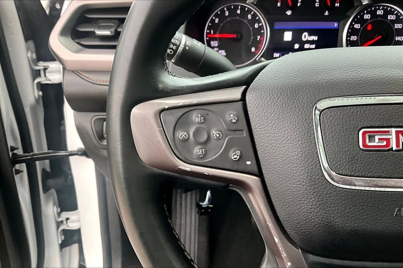 2023 GMC Acadia - Image 23