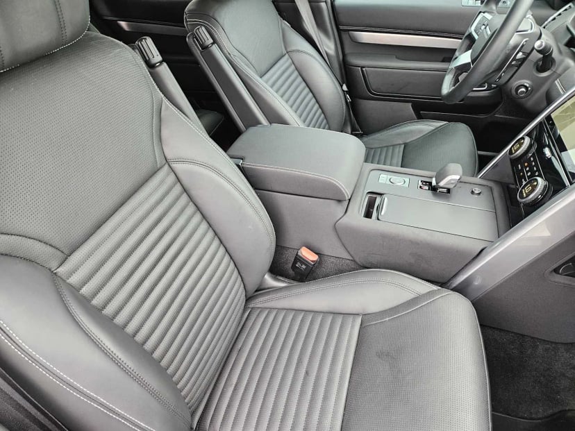2025 Land Rover Discovery - Image 12