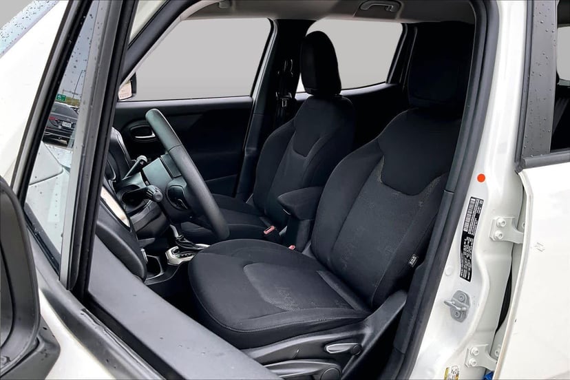 2017 Jeep Renegade - Image 8