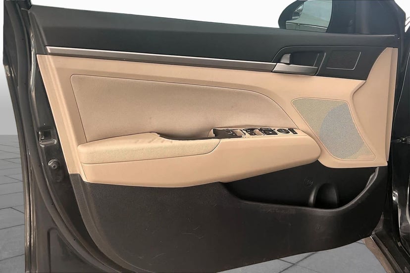 2017 Hyundai Elantra - Image 22