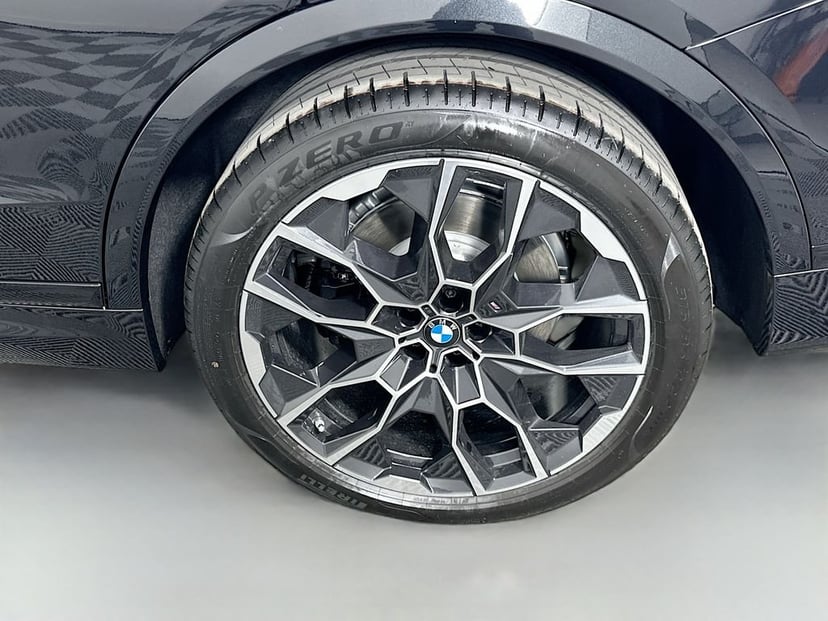 2026 BMW X7 - Image 23