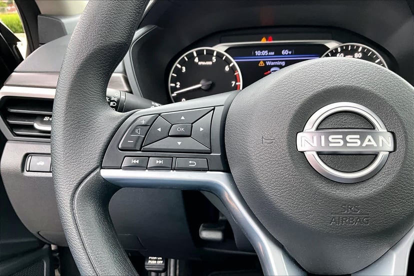 2025 Nissan Altima - Image 24