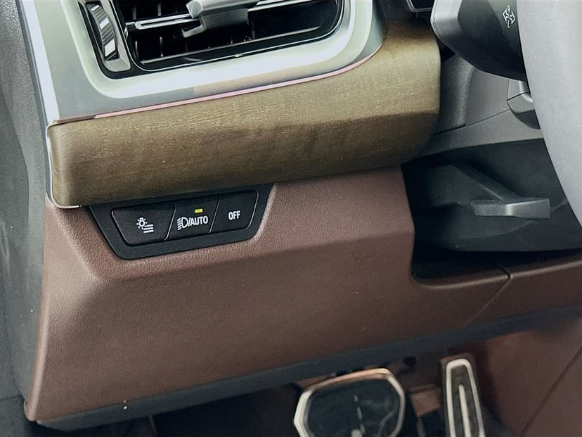 2025 BMW X1 - Image 10
