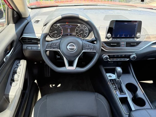 2025 Nissan Altima - Image 23
