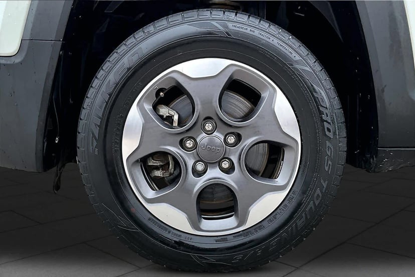 2017 Jeep Renegade - Image 11
