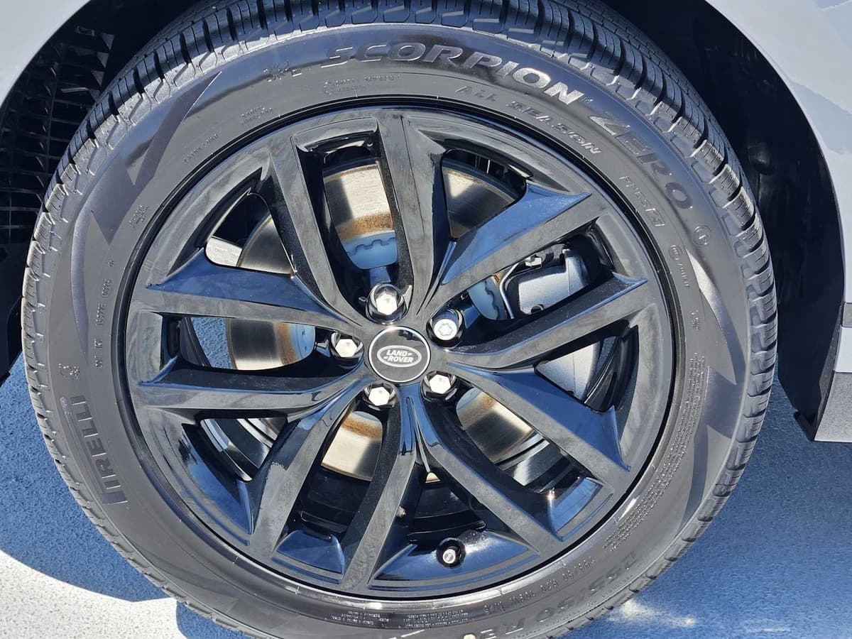 2026 LAND ROVER Range Rover Velar - Image 10