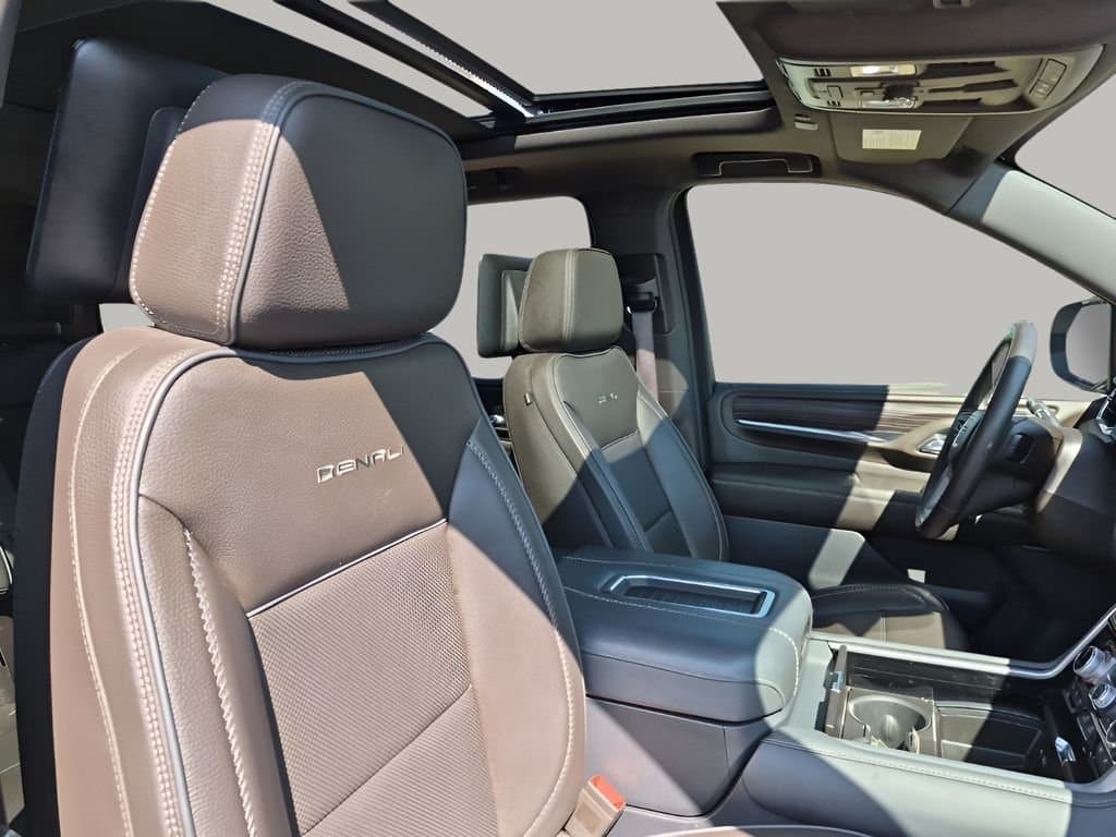 2022 GMC Yukon - Image 15