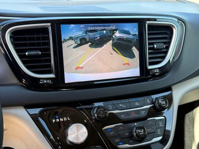 2024 Chrysler Pacifica - Image 15