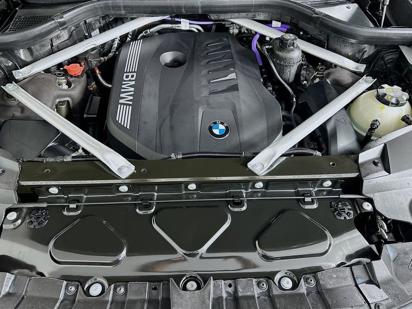 2025 BMW X7 - Image 32