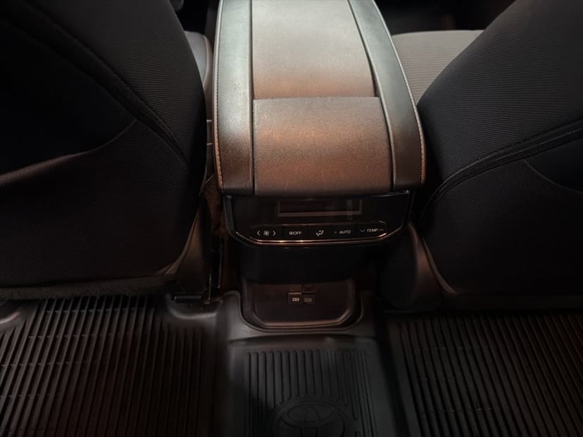 2022 Toyota Highlander - Image 24