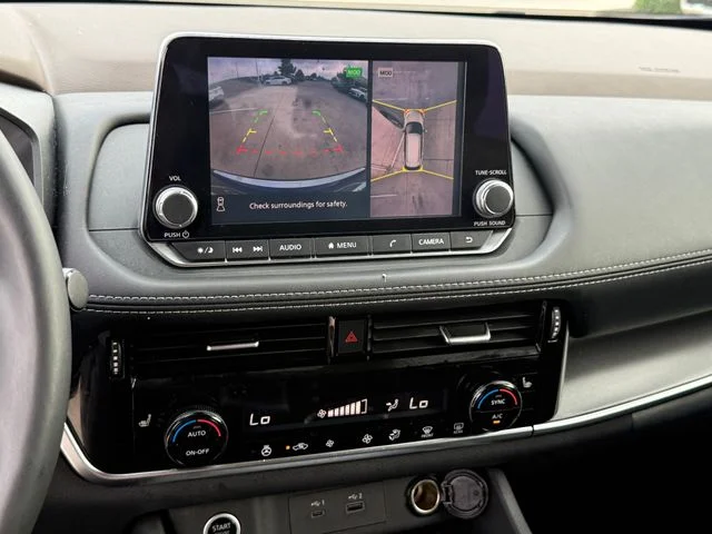 2021 Nissan Rogue - Image 16