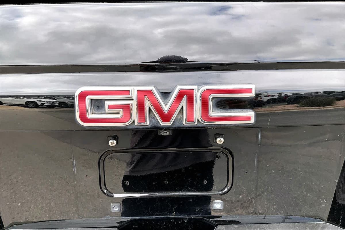 2018 GMC Yukon - Image 10