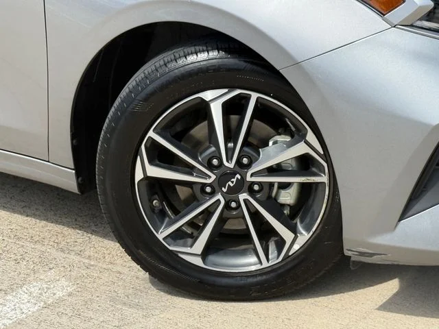 2023 Kia Forte - Image 2