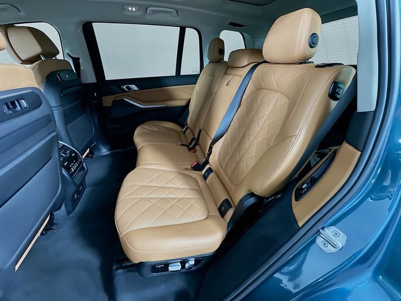 2024 BMW X7 - Image 25