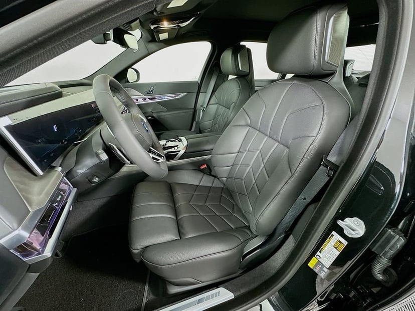 2026 BMW i7 - Image 16