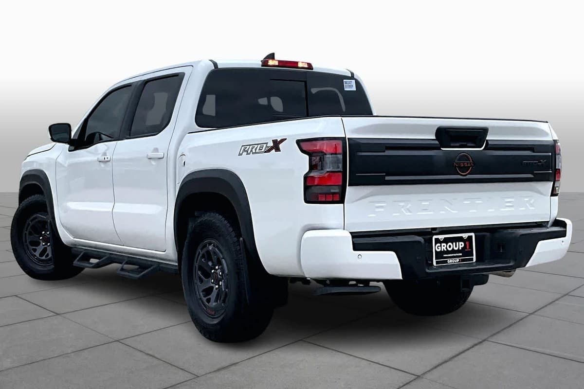 2025 Nissan Frontier - Image 12