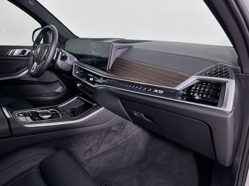 2024 BMW X5 - Image 30