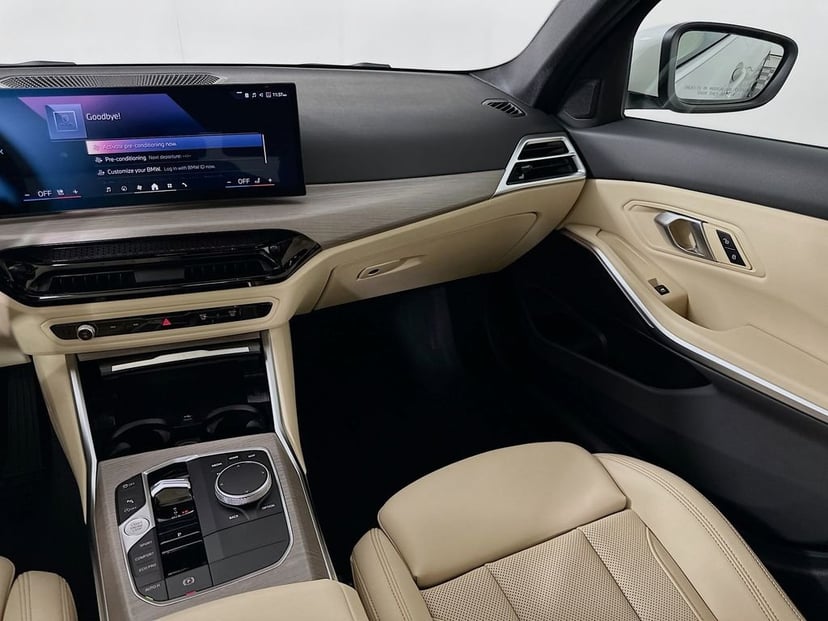 2025 BMW 3 Series - Image 23