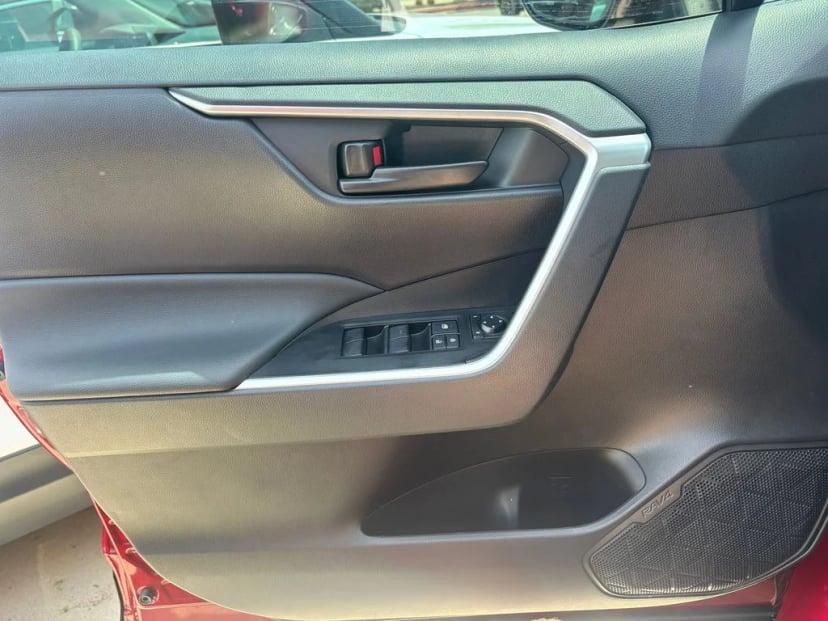 2025 Toyota RAV4 - Image 20
