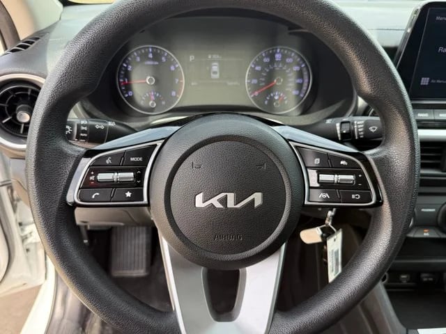 2023 Kia Forte - Image 11