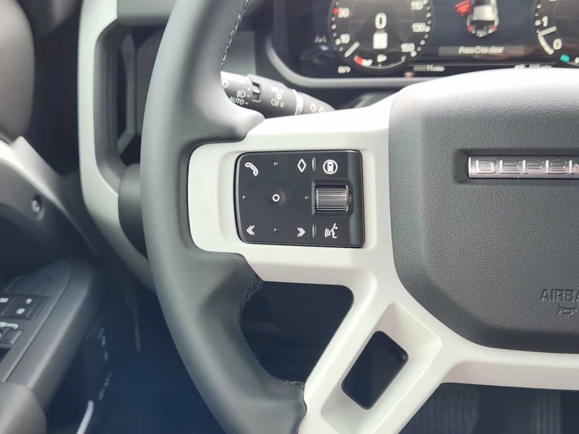2026 LAND ROVER Defender 110 - Image 28