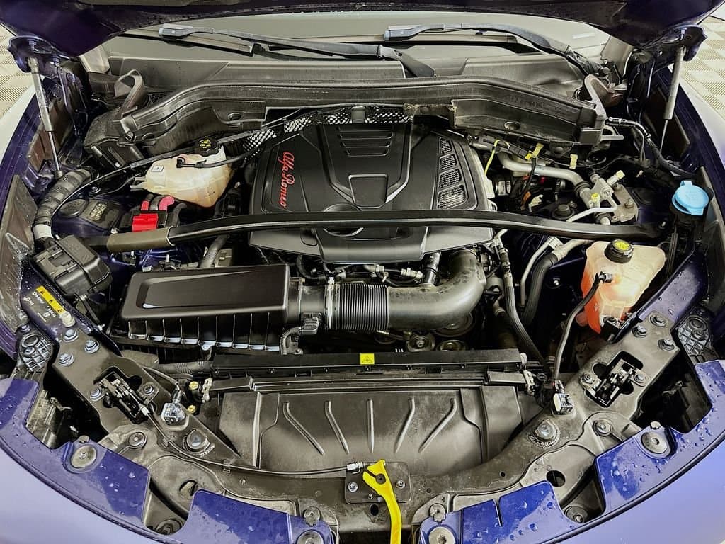 2020 Alfa Romeo Stelvio - Image 30