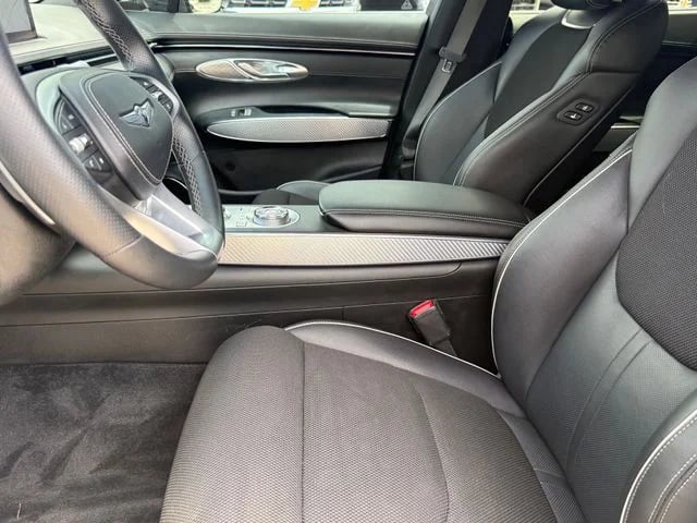 2023 Genesis GV70 - Image 12