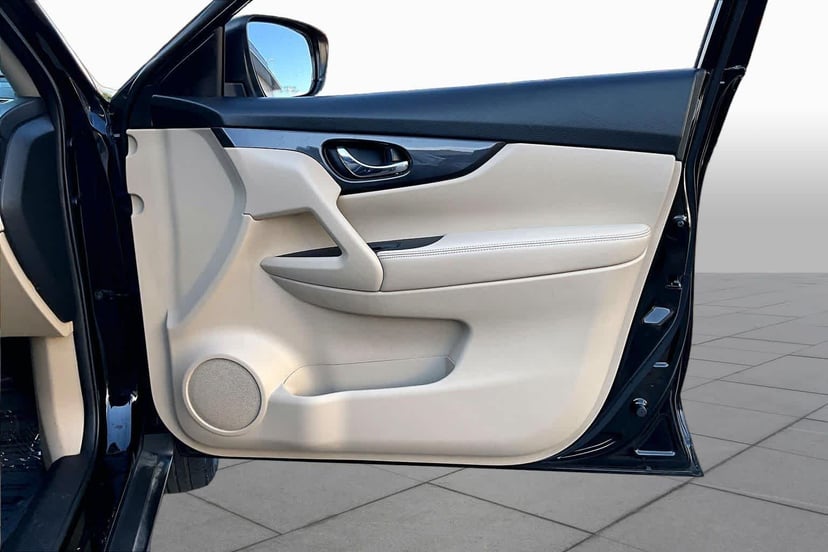 2017 Nissan Rogue - Image 22