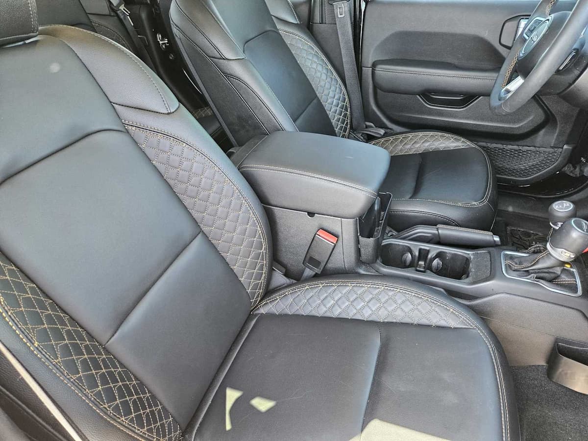 2023 Jeep Gladiator - Image 12