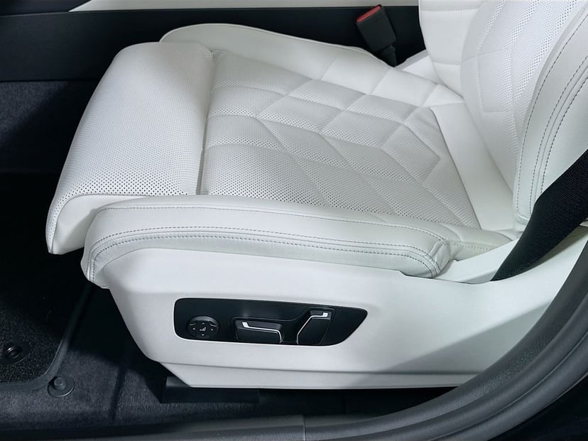 2026 BMW i5 - Image 21