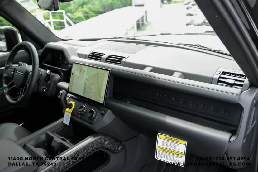 2026 Land Rover Defender 110 - Image 12