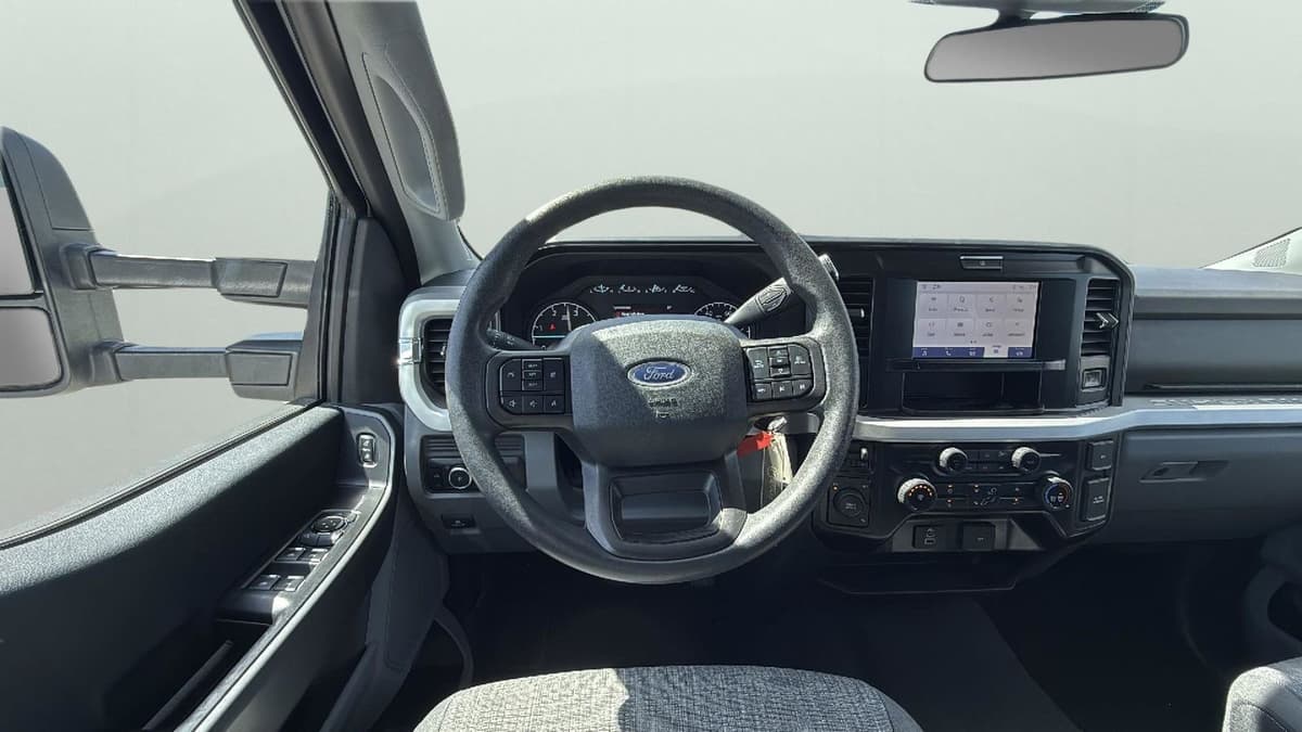 2025 Ford F-350SD - Image 13