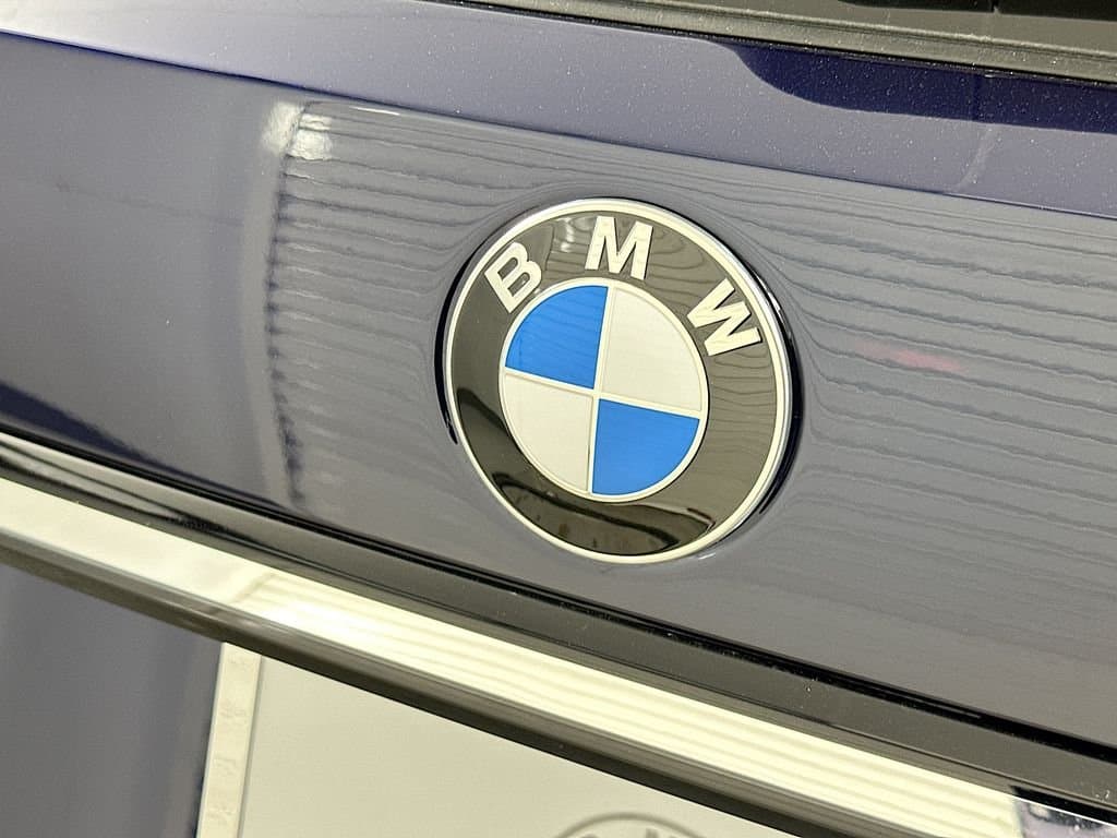 2025 BMW X7 - Image 22