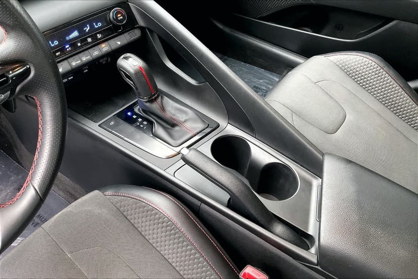 2022 Hyundai Elantra - Image 17