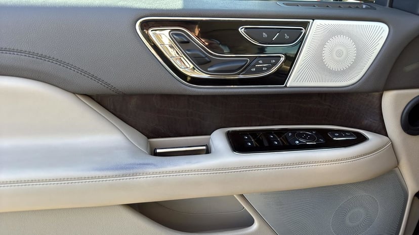 2023 Lincoln Navigator L - Image 12