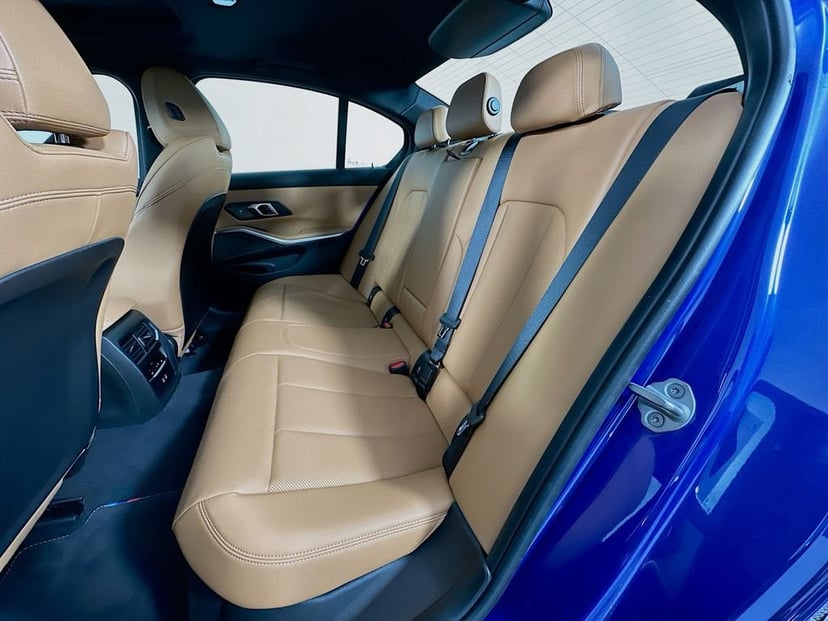 2025 BMW 3 Series - Image 17