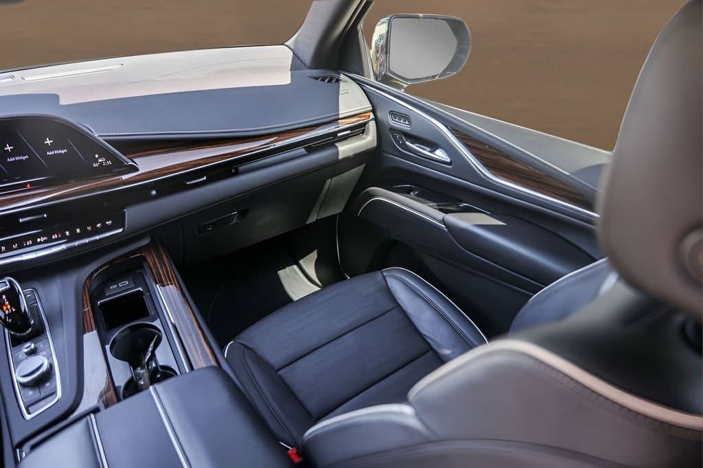 2023 Cadillac Escalade - Image 30