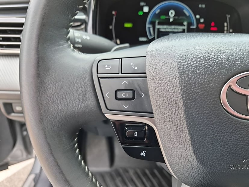 2025 Toyota Camry - Image 33